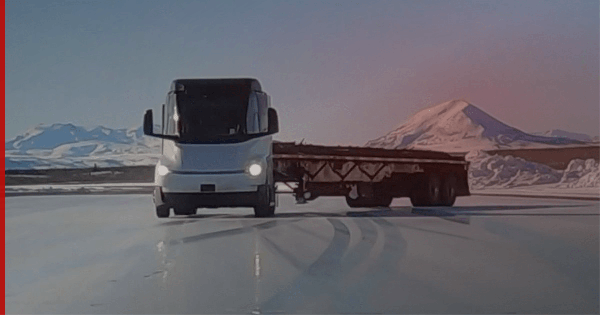 Tesla Semi sur glace : comment il évite le jackknife