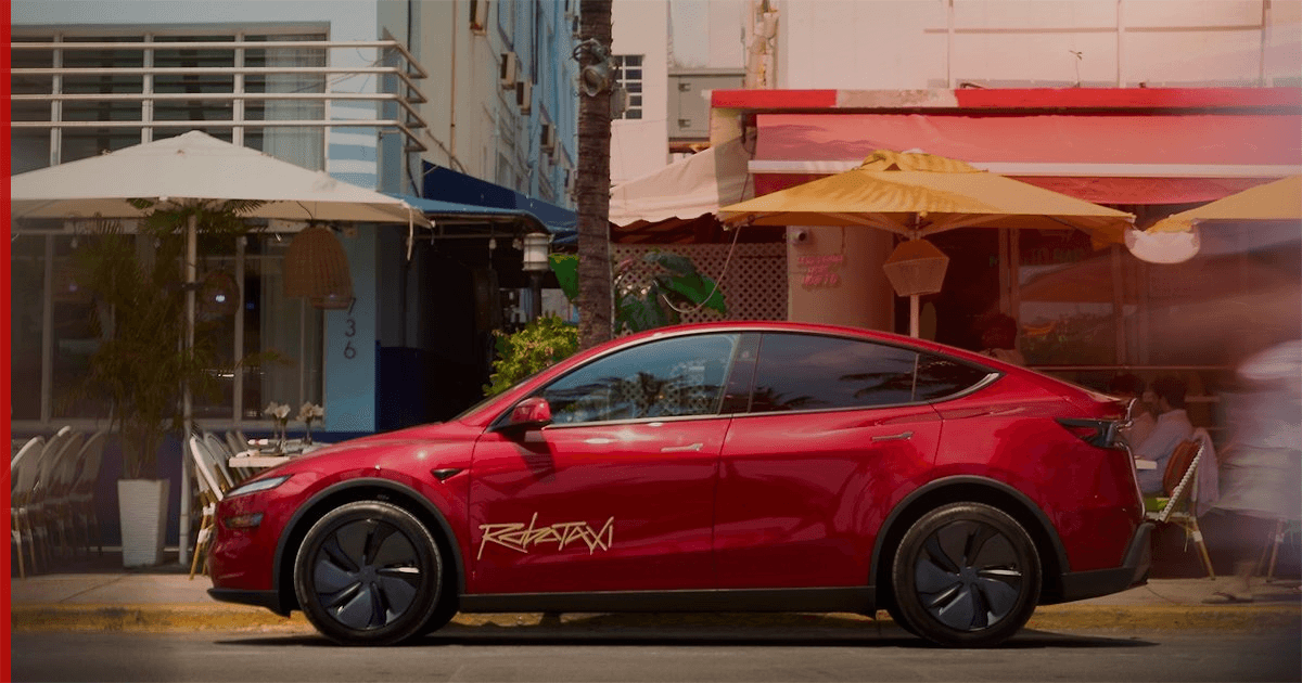 Tesla Robotaxi Houston : un ex-superviseur porte plainte